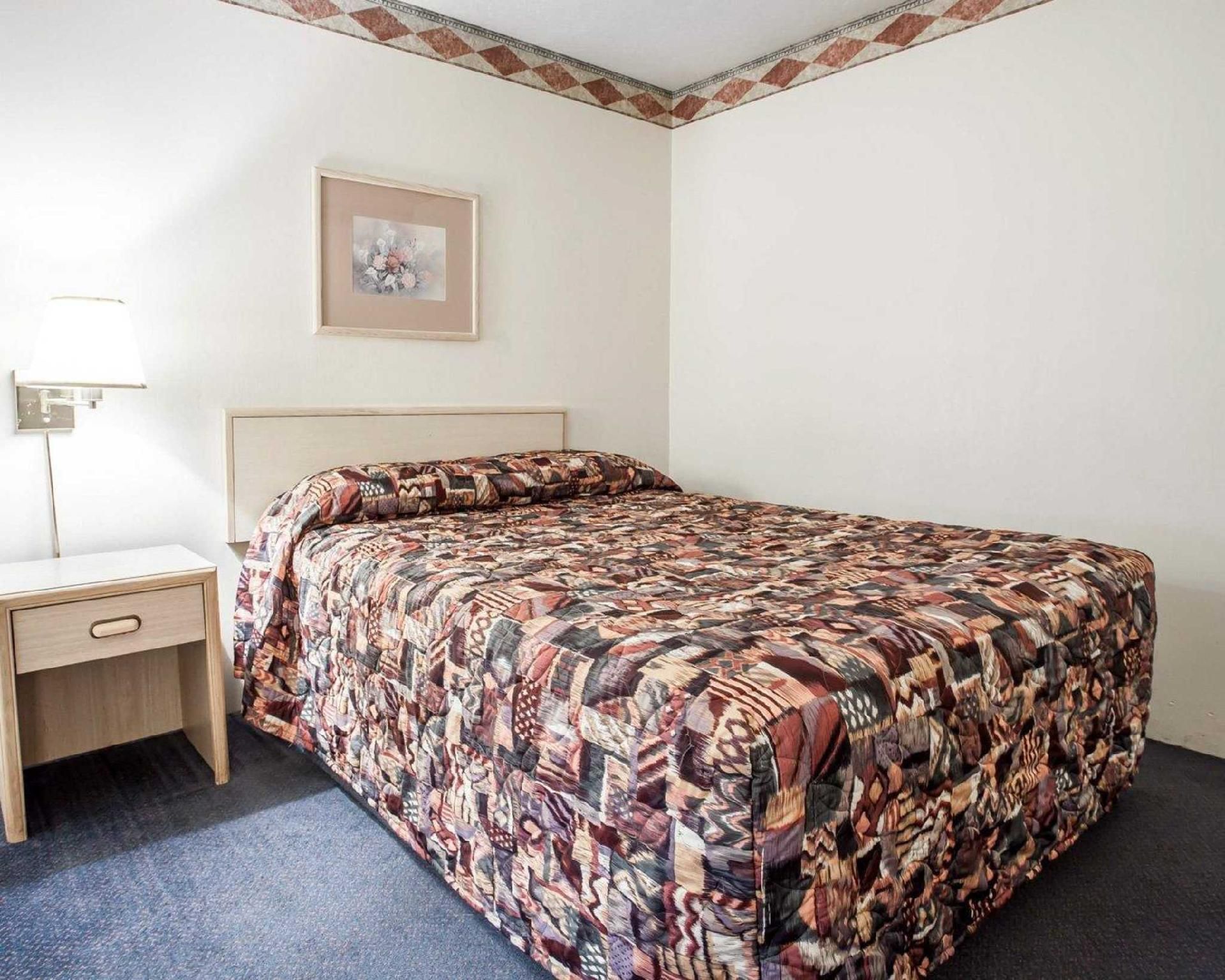 1 Queen Bed, Suite, Nonsmoking