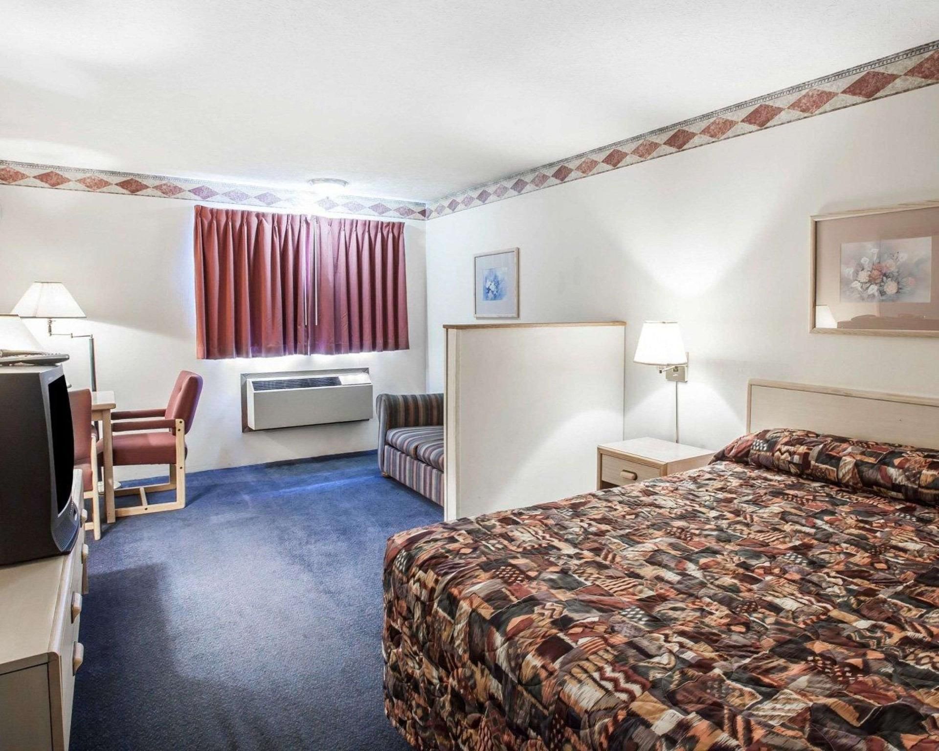 1 Queen Bed, Suite, Nonsmoking