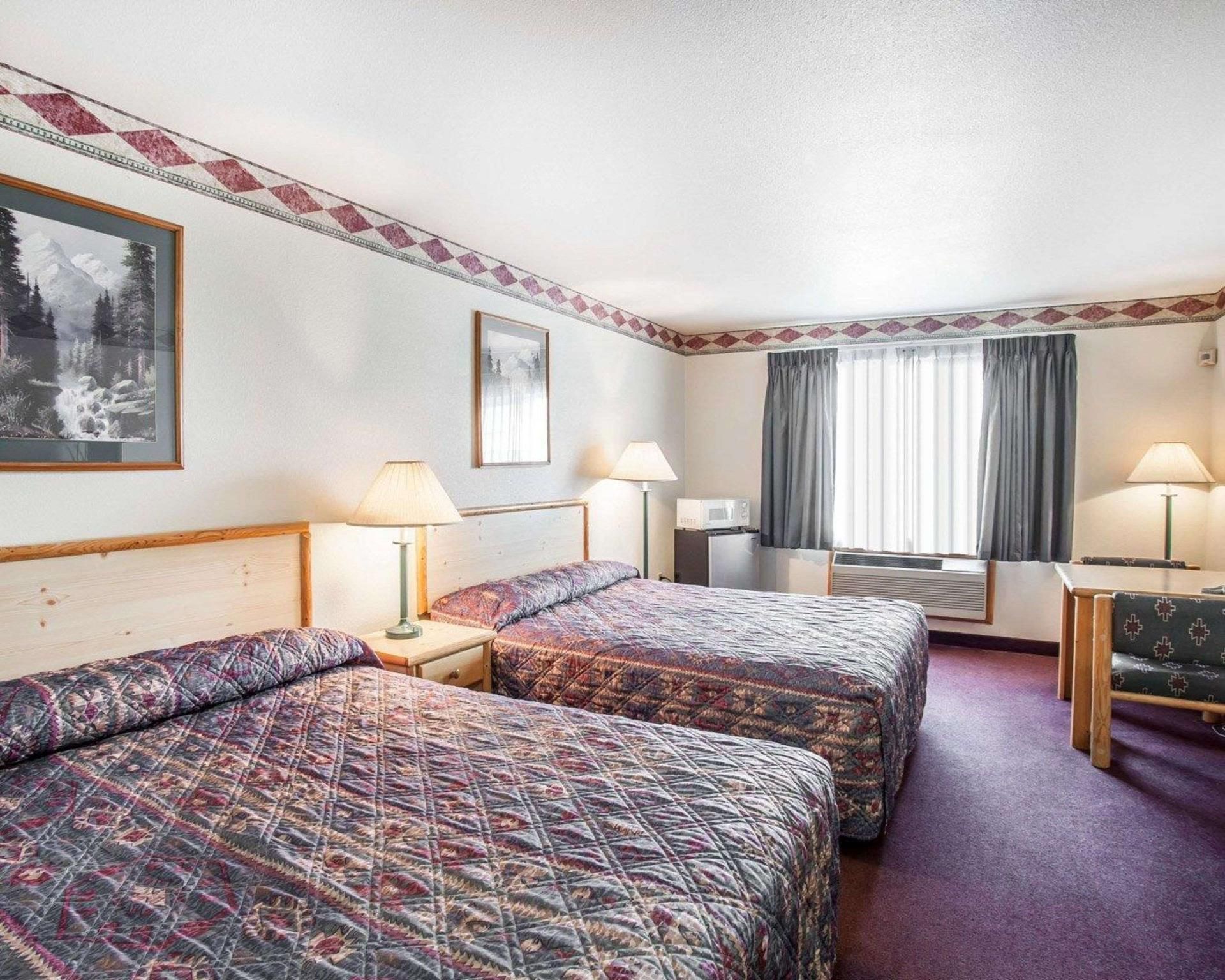 2 Queen Beds, Smoking, Accessible