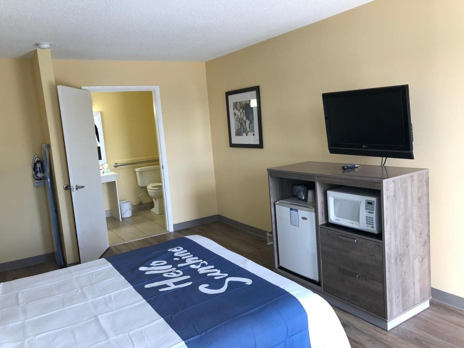 1 Queen Bed, Mobility Accessible Room, Non-Smoking