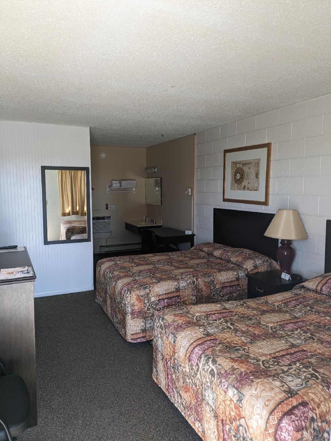 Paradise Falls Motel Queen- Ensuite 2