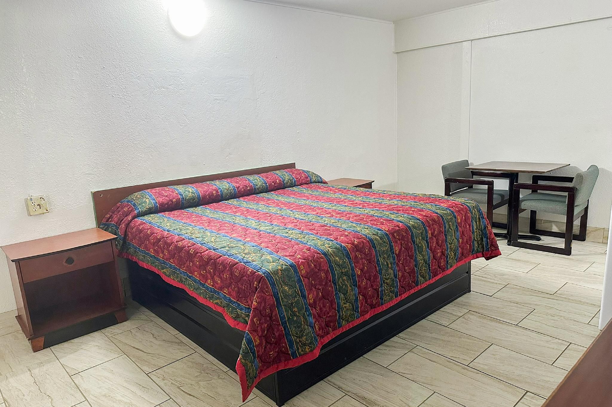 King Bed Non-Smoking
