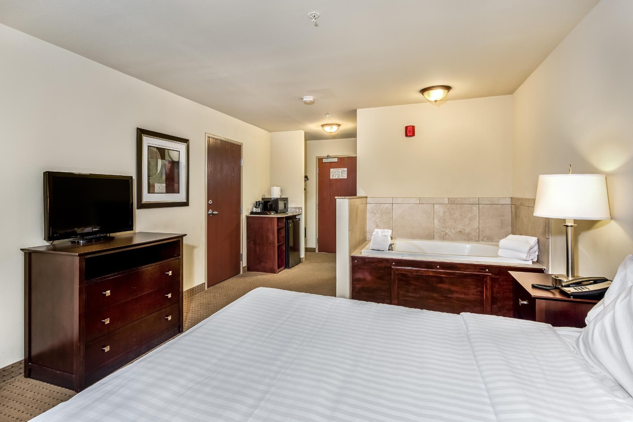 Single King Whirlpool Suite Non Smoking