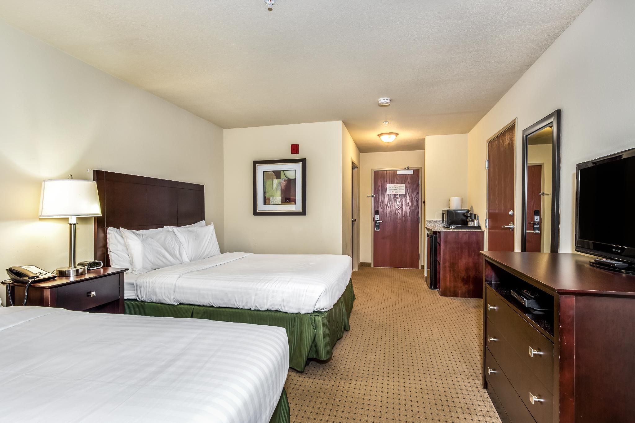 Two Queen Guestroom Non-Smoking