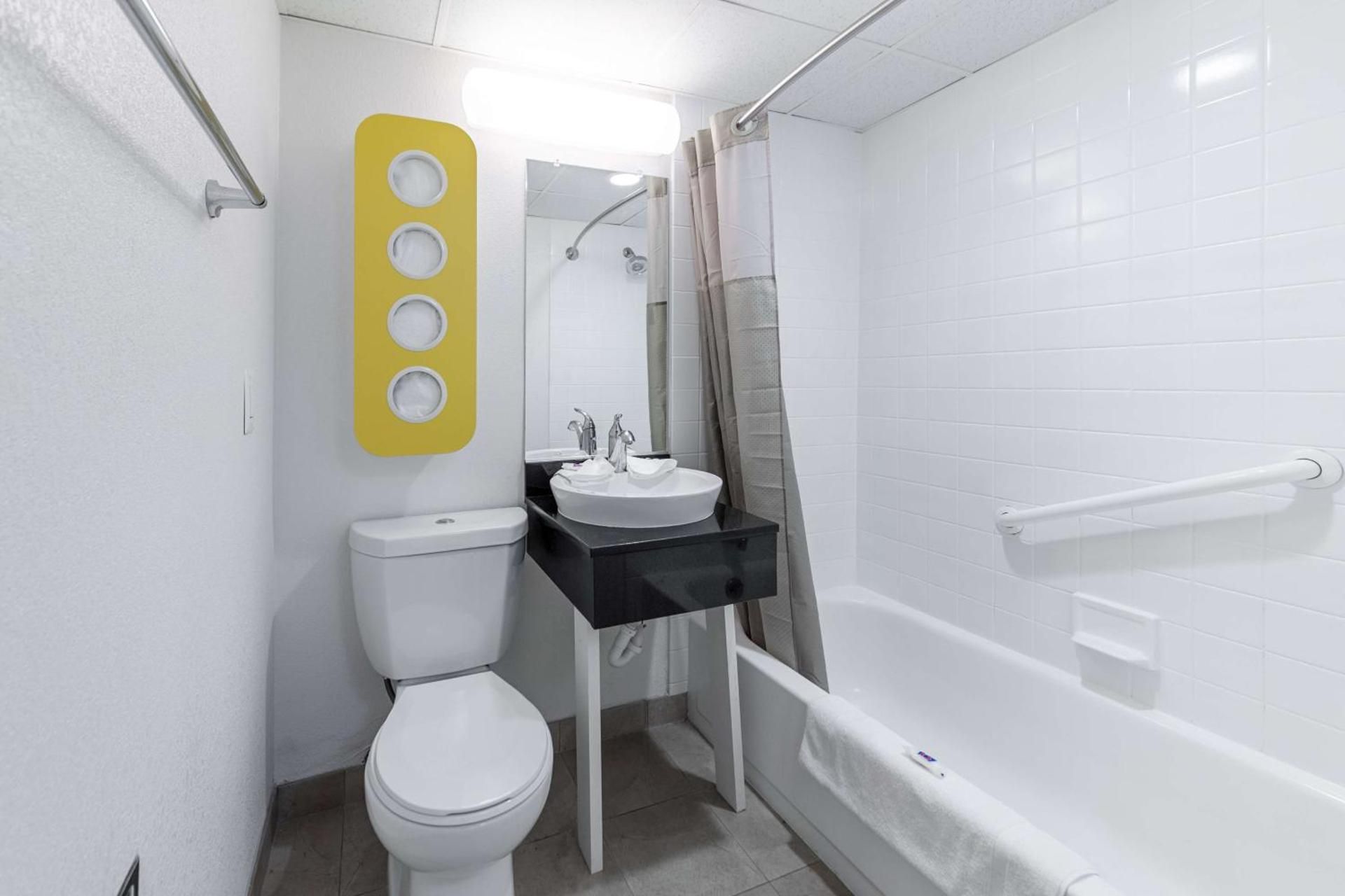 Queen Room - Disability Access - Roll in Shower