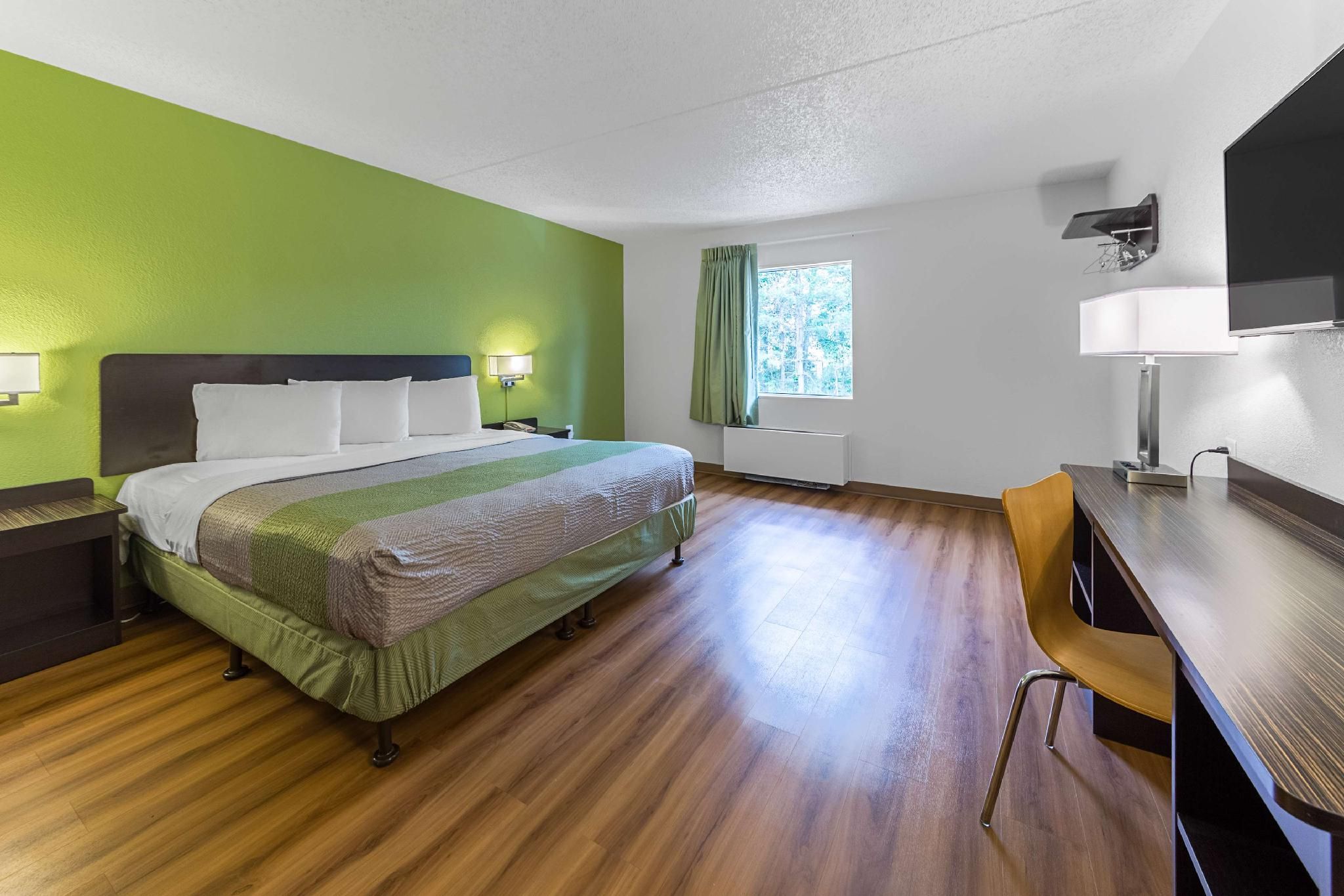 1 King Bed | Suite, Non-Smoking