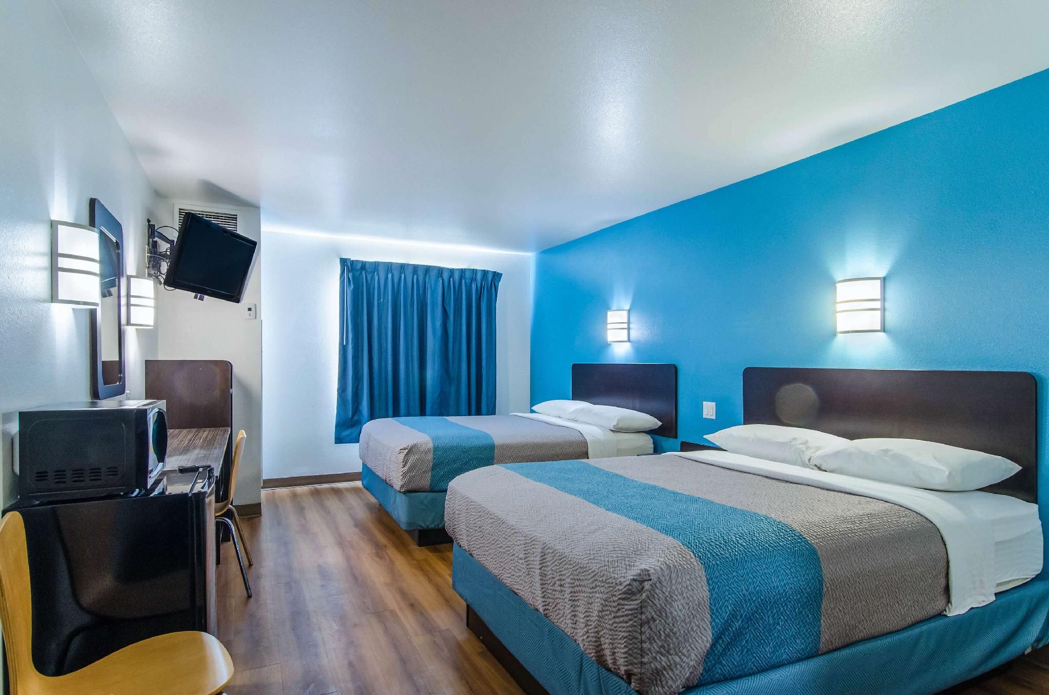 2 Queen Beds | Non-Smoking