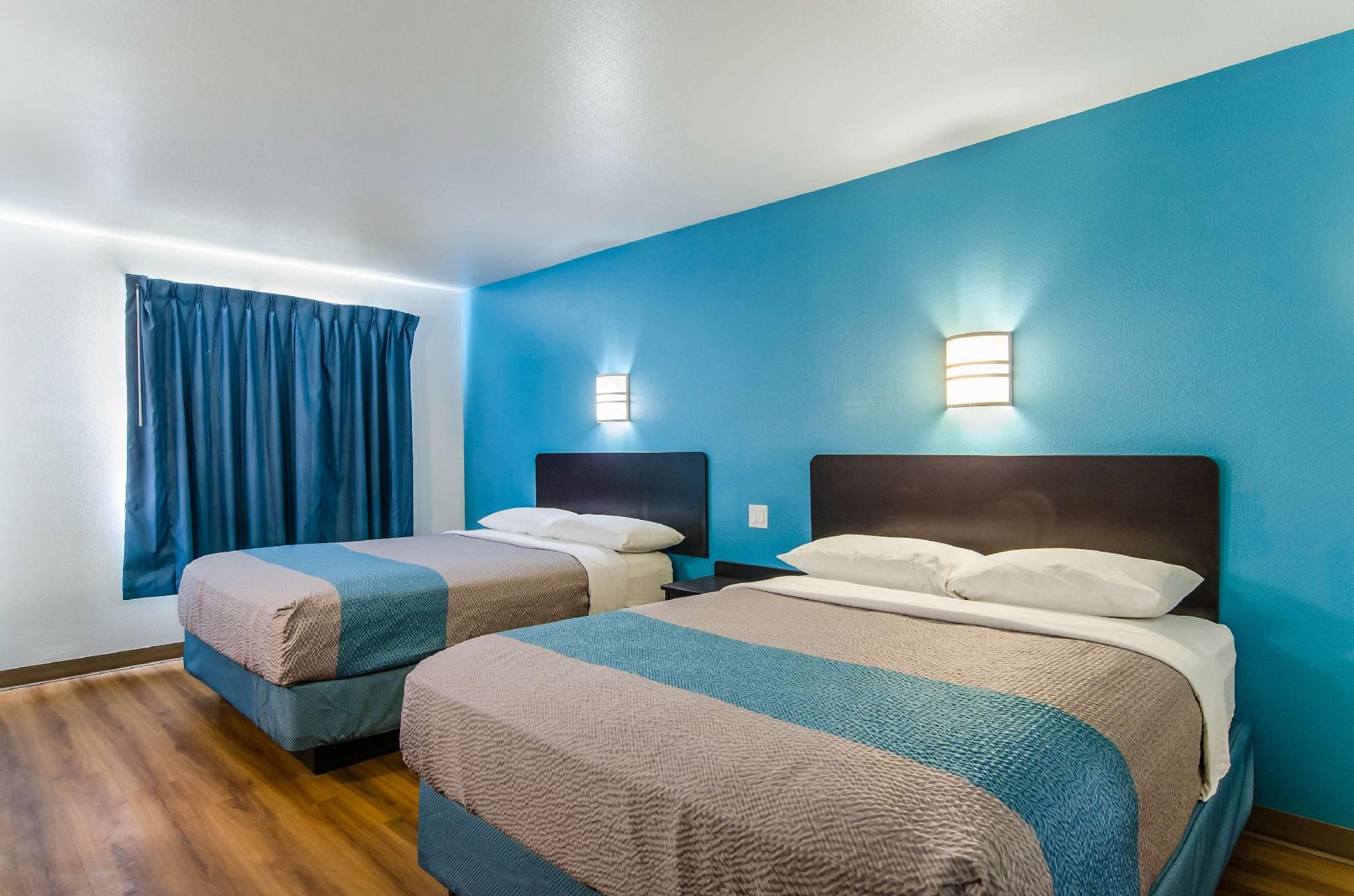 2 Queen Beds | Non-Smoking