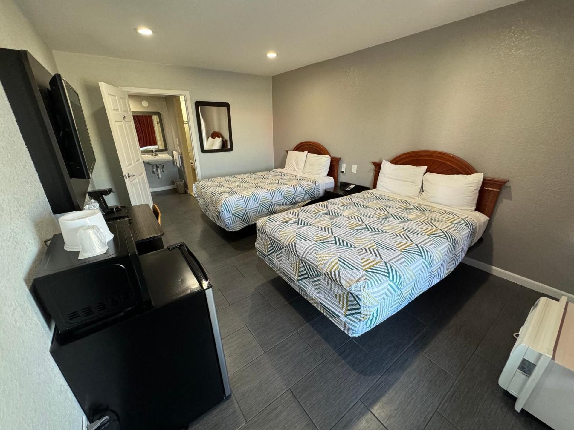 Quadruple Room - Disability Access - Roll in Shower