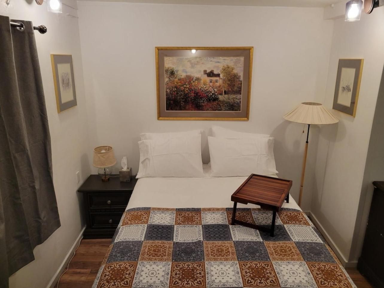 Deluxe Queen Studio 
