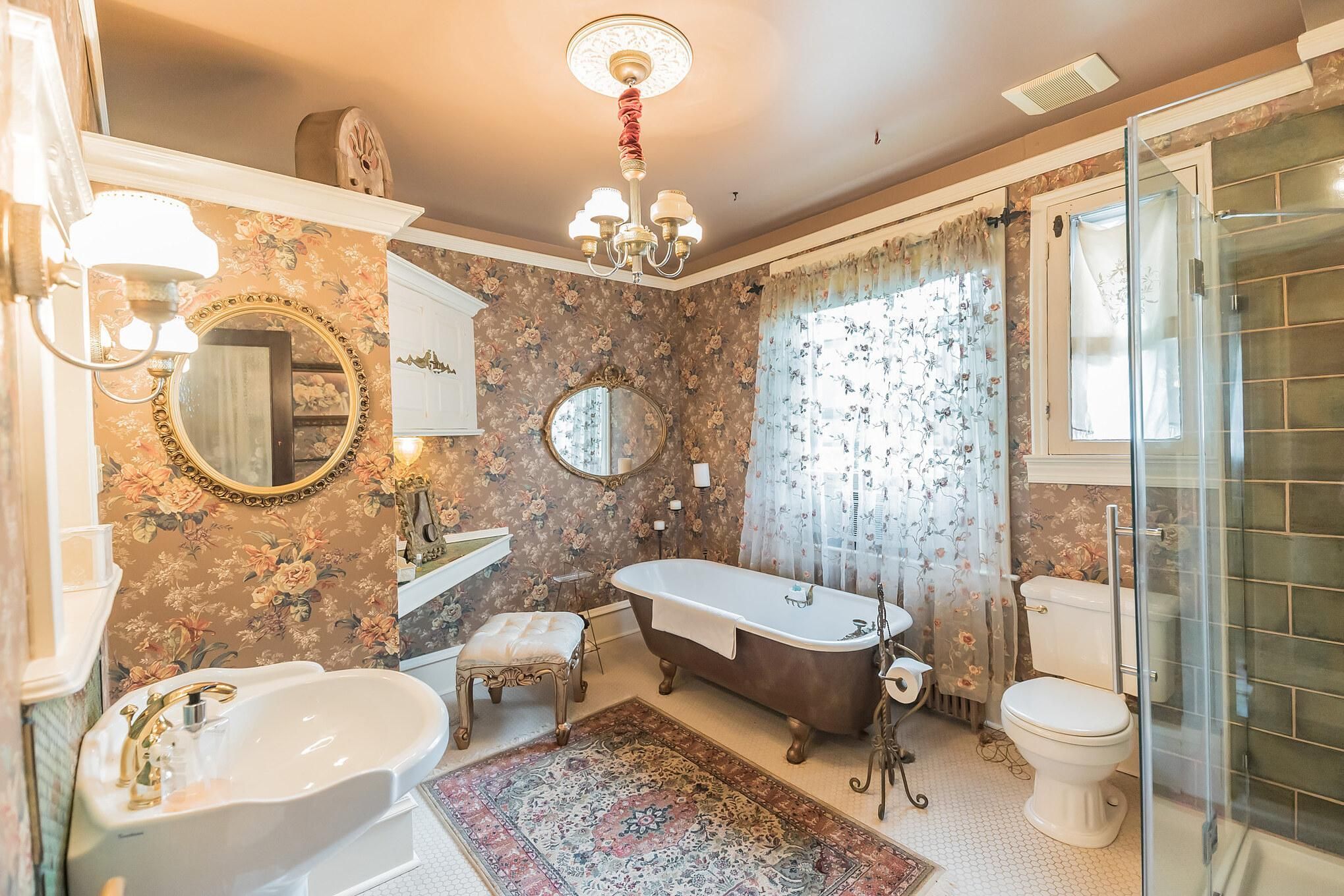 King-Private Bathroom