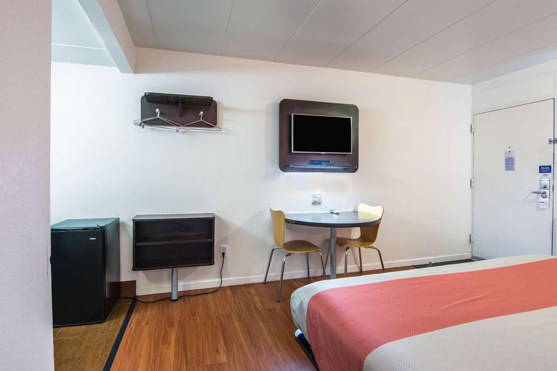 Deluxe King Room - Non-Smoking