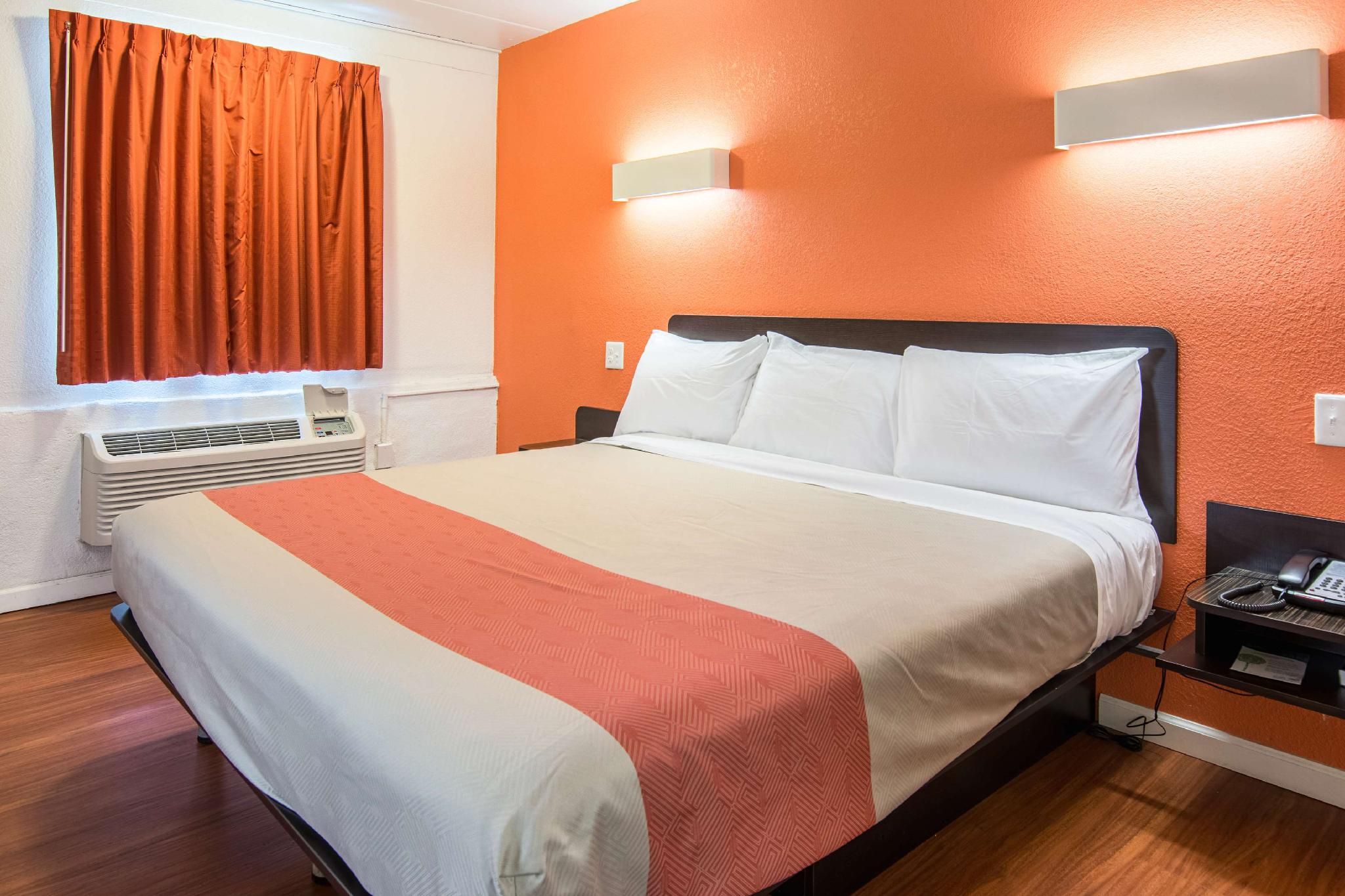 1 Full Bed | ADA/Tub, Non-Smoking