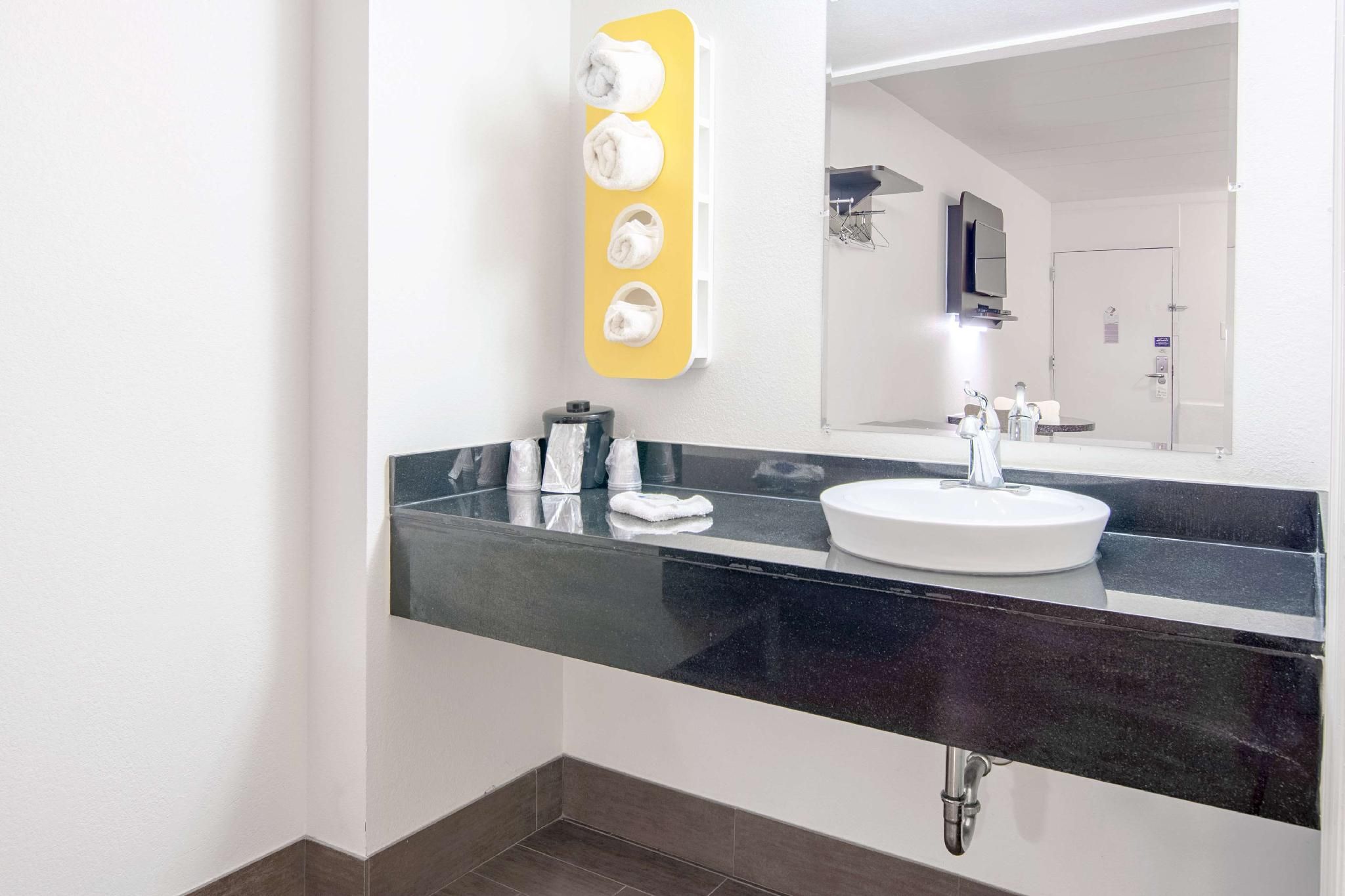 Motel 6 Glassboro, NJ - Rowan University KB | Mini Fridge, Smoking 3