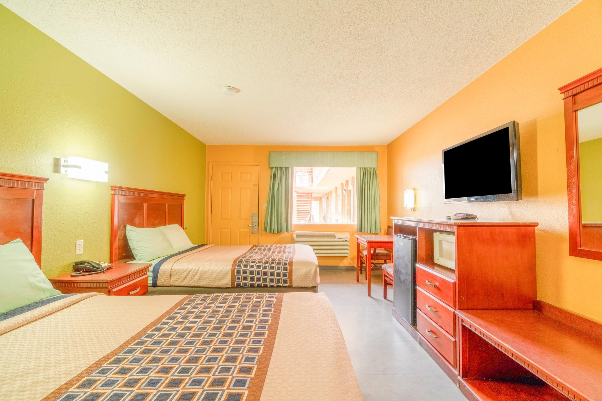 Crown Inn By OYO Denver Tx 2 Full Beds Non-Smoking 2