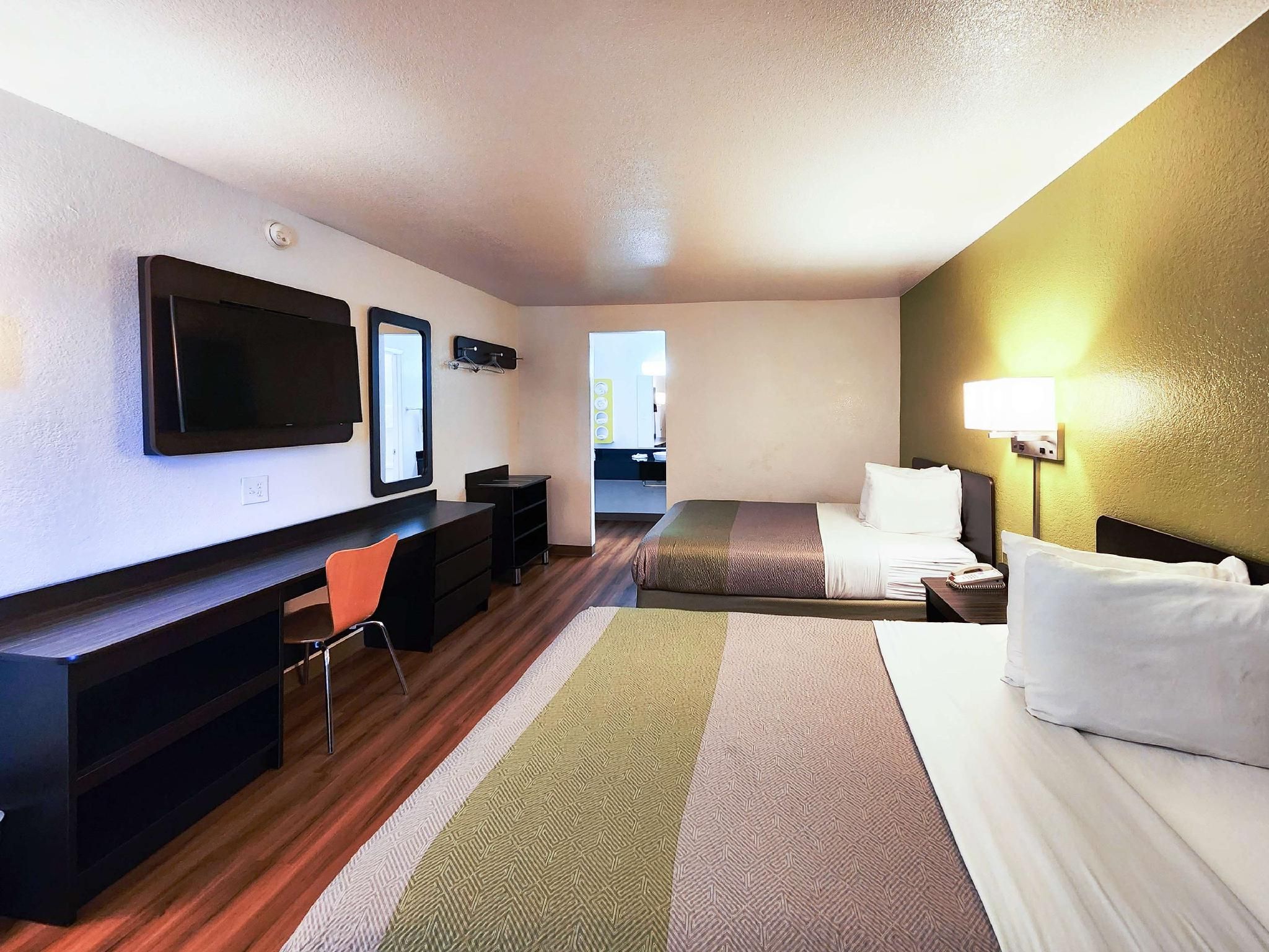 Motel 6 Baytown, TX - Baytown East 2 Queen Beds 3