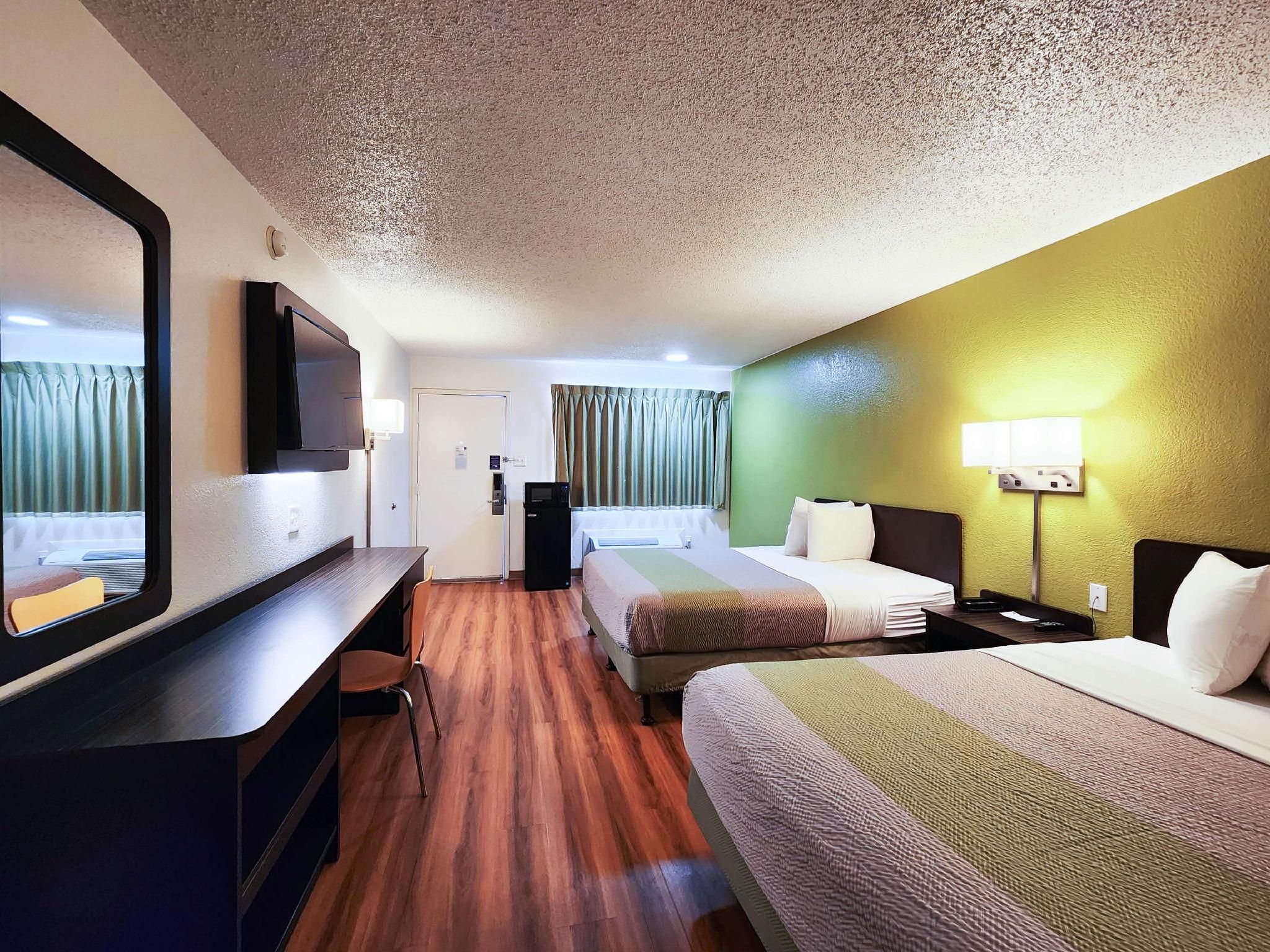 Motel 6 Baytown, TX - Baytown East 2 Queen Beds