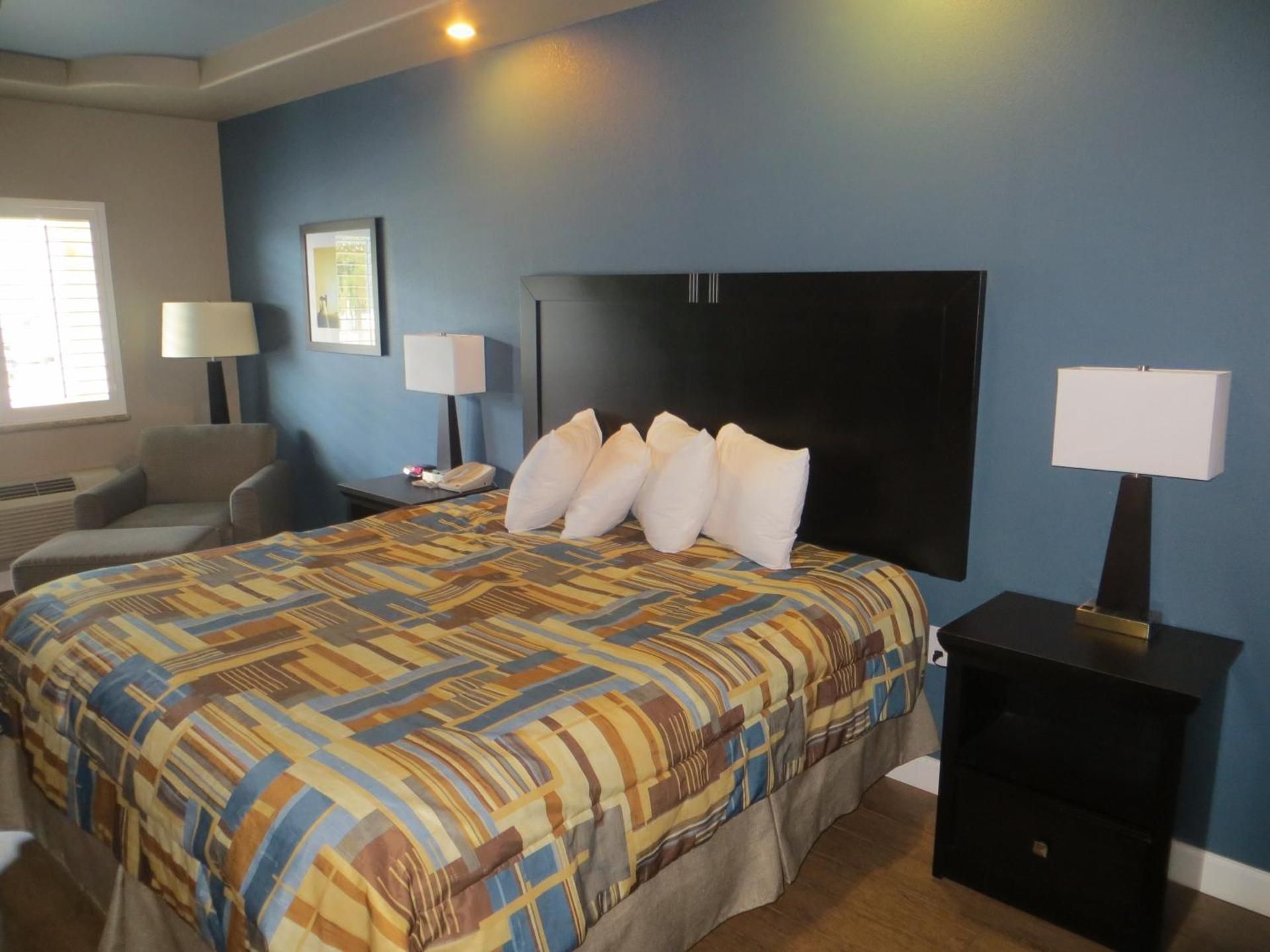 Black Gold Inn King Room