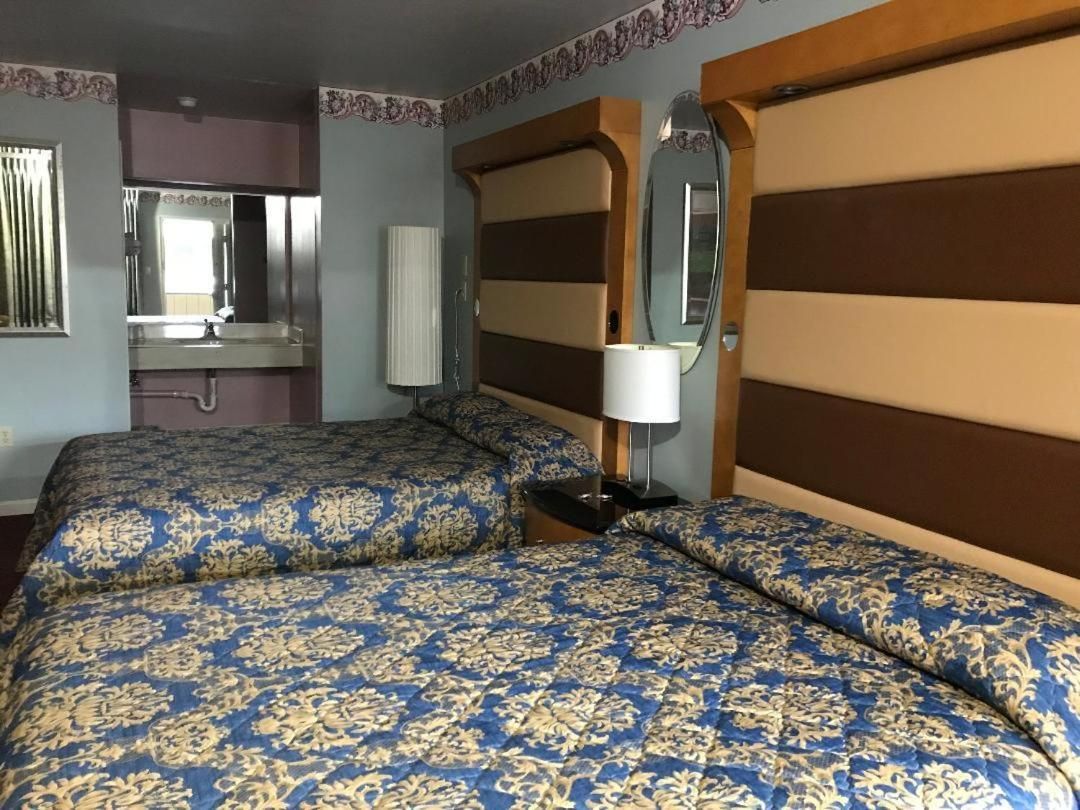 Double Room with Two Double Beds - Smoking
