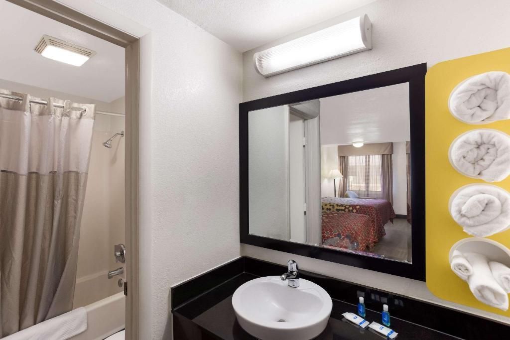 Queen Room with Two Queen Beds - Smoking
