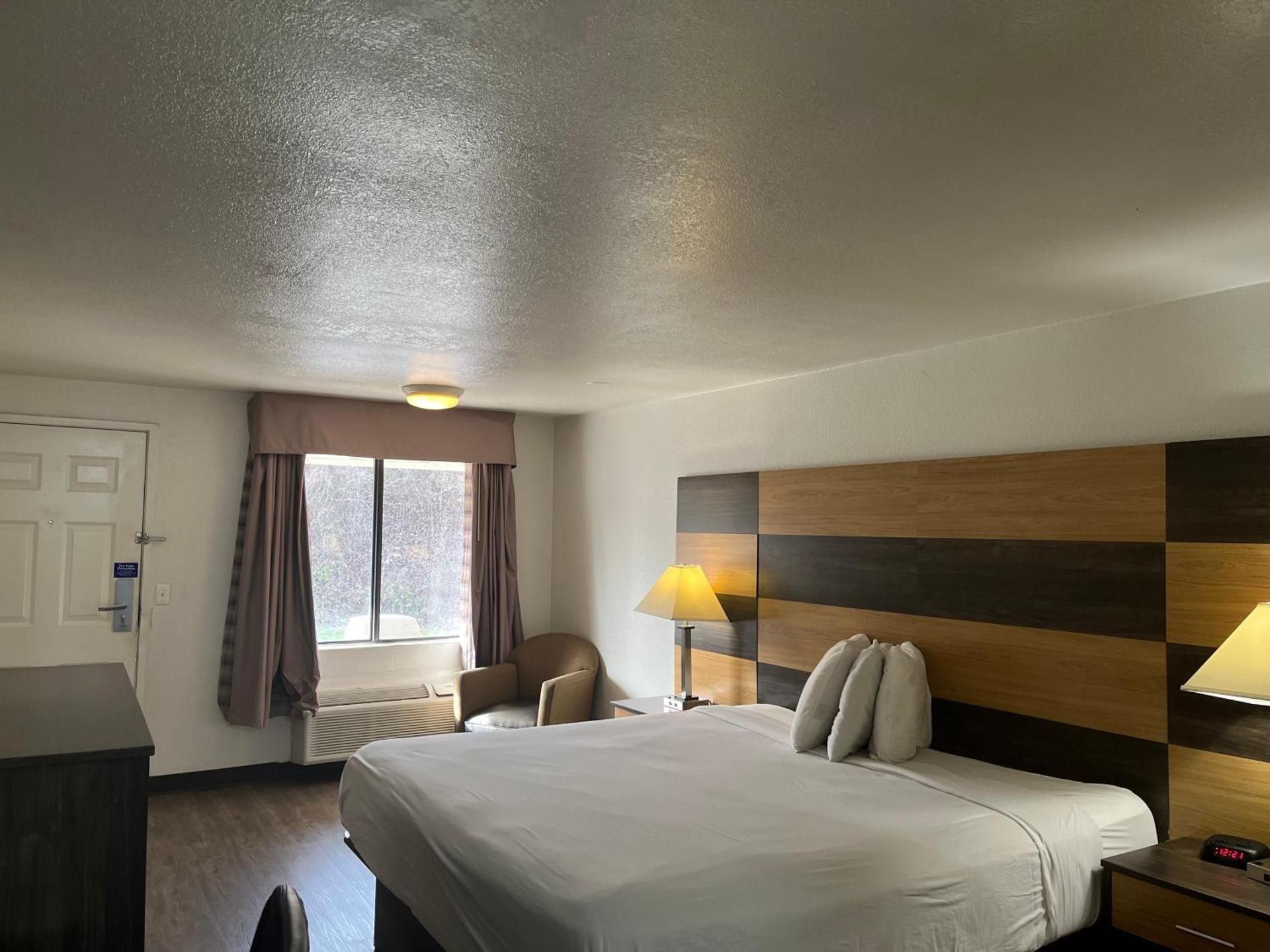 King Room - Non-Smoking