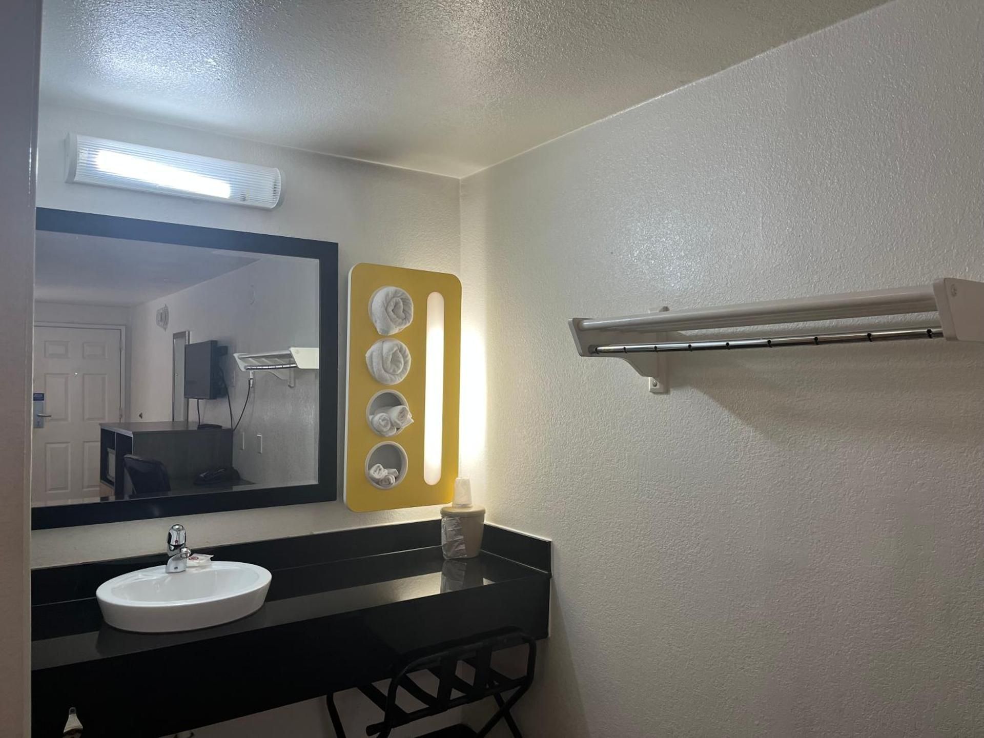 Queen Room - Disability Access - Smoking