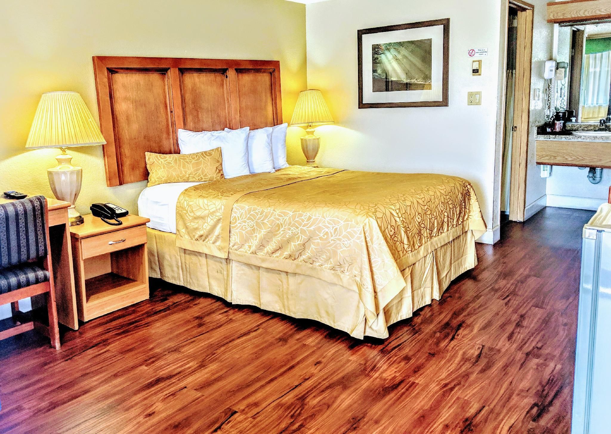 One Queen Bed Non Smoking