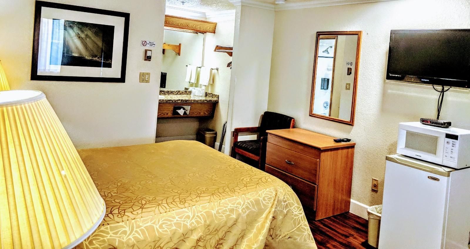 One Queen Bed Non Smoking