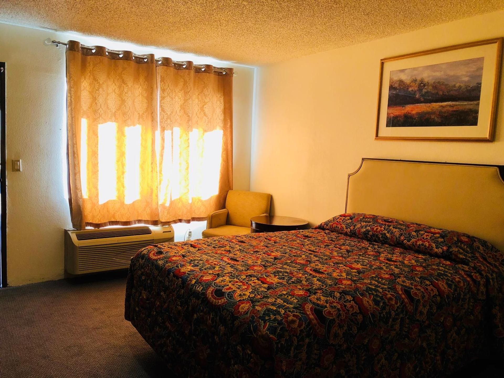Standard Queen Room