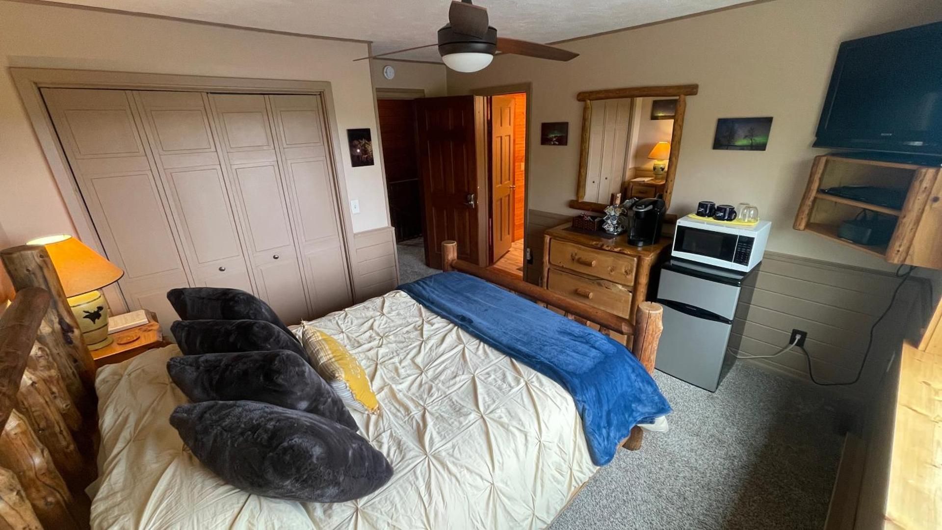 Deluxe Queen Room