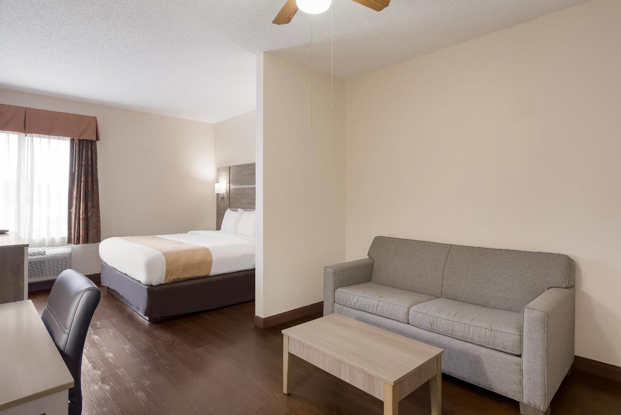 1 King Bed, Nonsmoking, Accessible