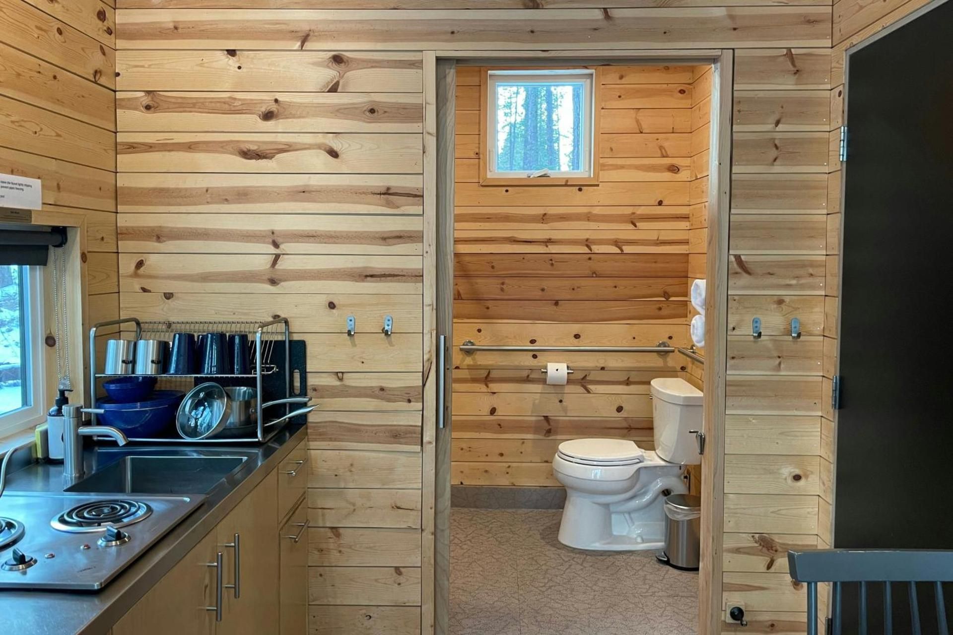 Postcard Cabins Hill Country Cabin Standard, 1 Queen 2