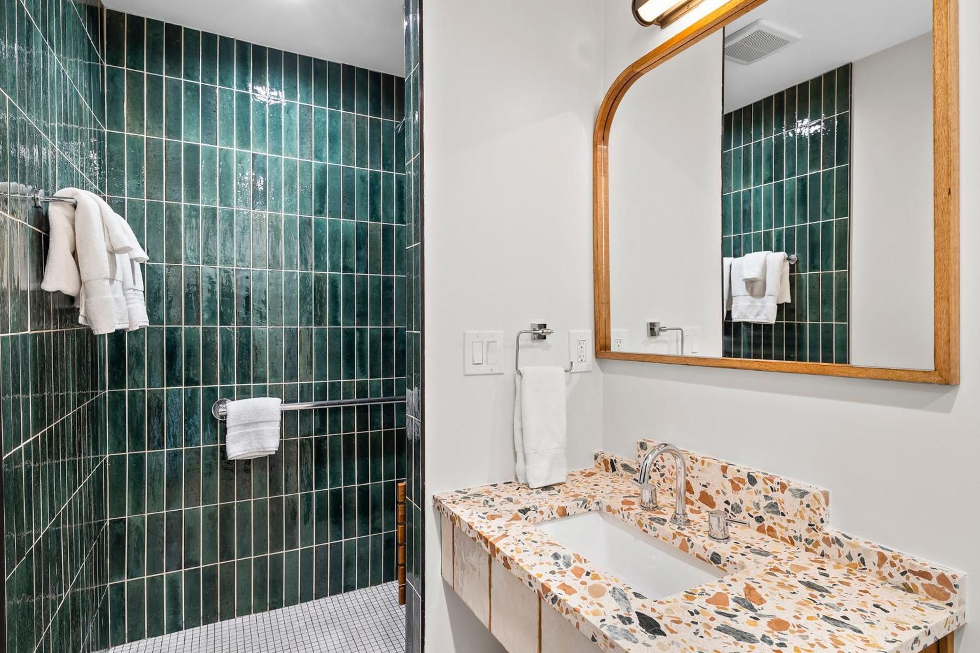 The Bygone Deluxe King Room 3