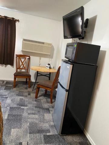 Americas Best Value Inn Queen Room - Disability Access 2