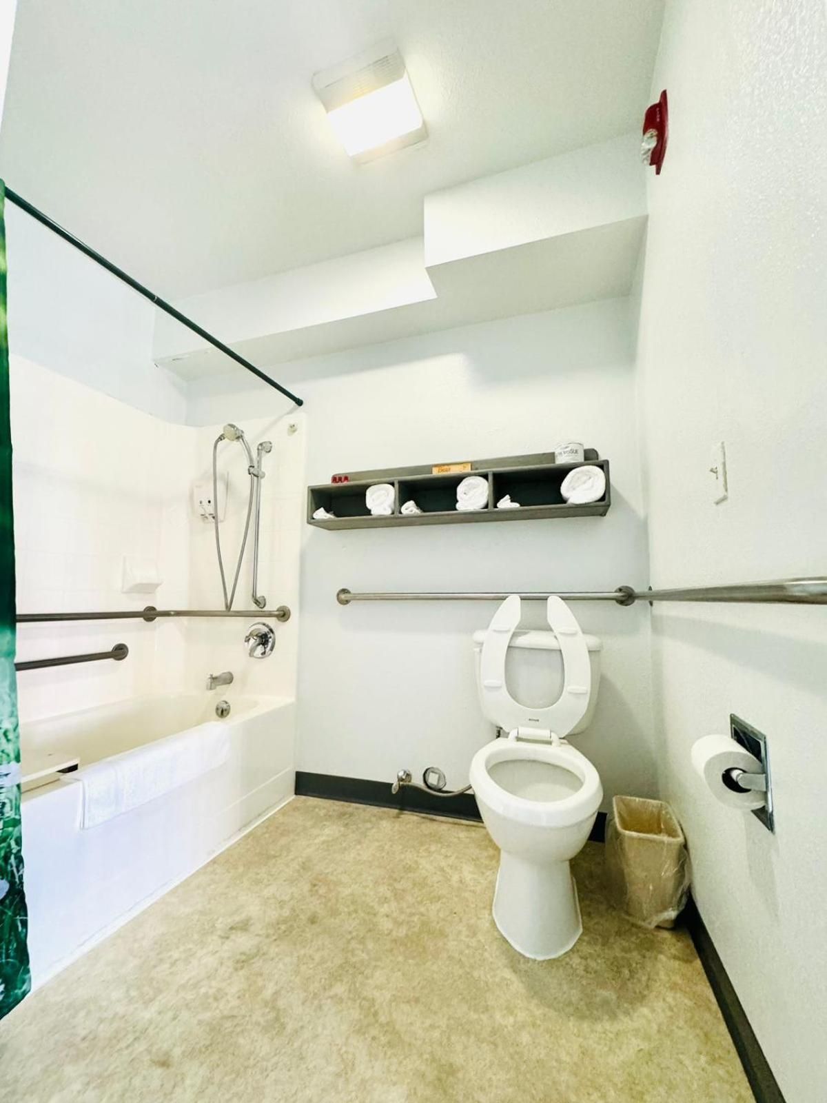 Americas Best Value Inn Queen Room - Disability Access