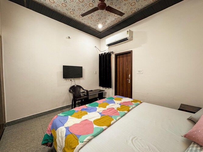 Kamala Seva Sadan Deluxe room 4