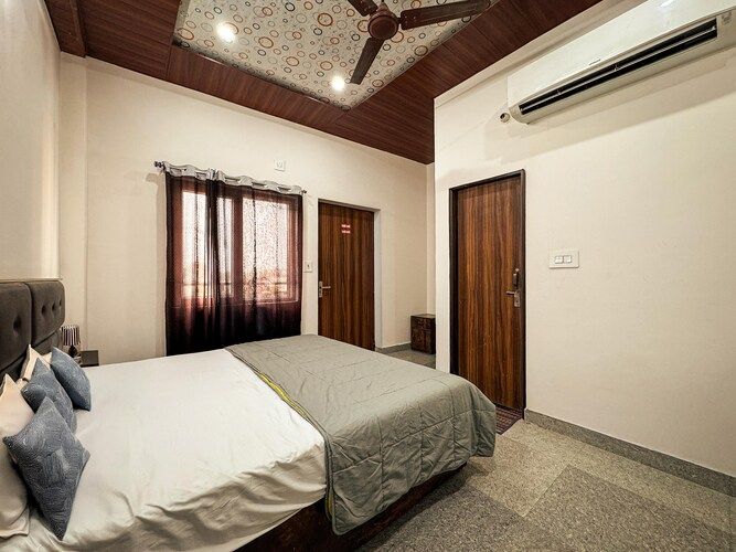 Kamala Seva Sadan Deluxe room 3