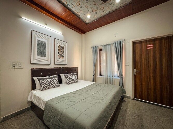 Kamala Seva Sadan Deluxe room 2