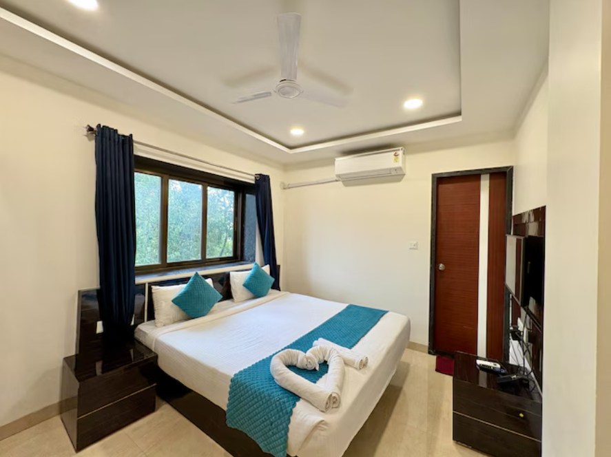 The Green Leaf Resort Deluxe AC Room