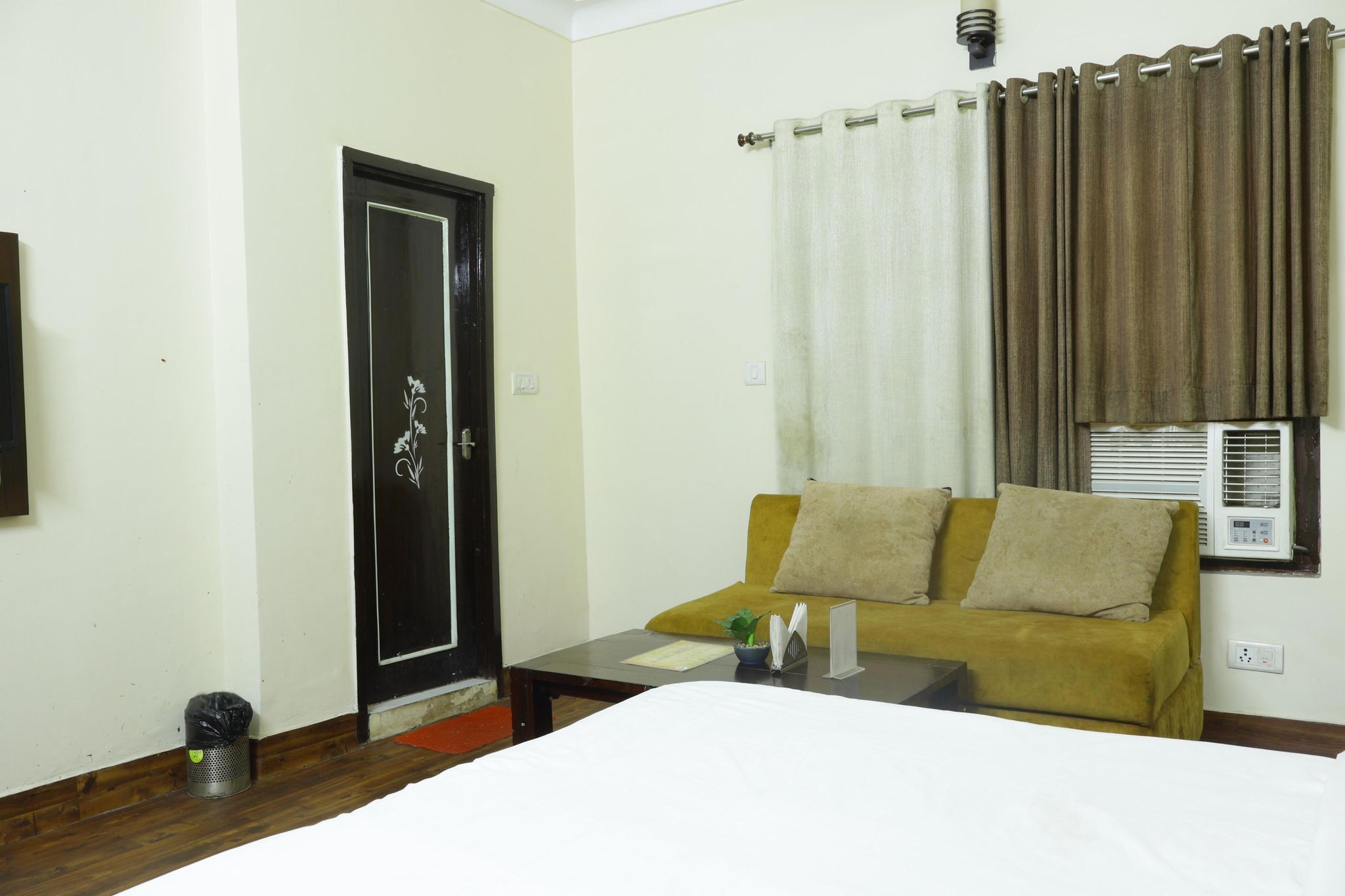 TRPOTELS Vivek Continental Deluxe Room 7