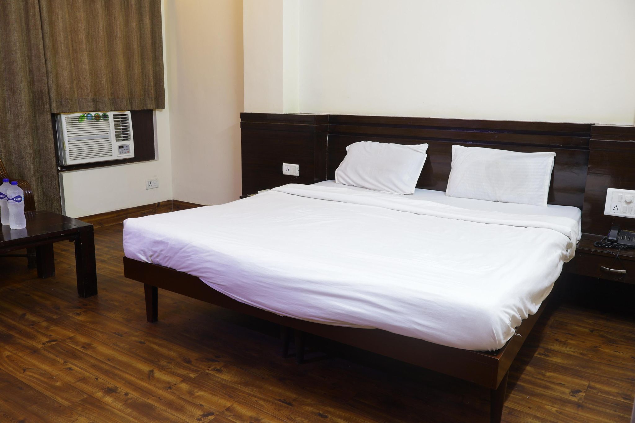 TRPOTELS Vivek Continental Deluxe Room 6