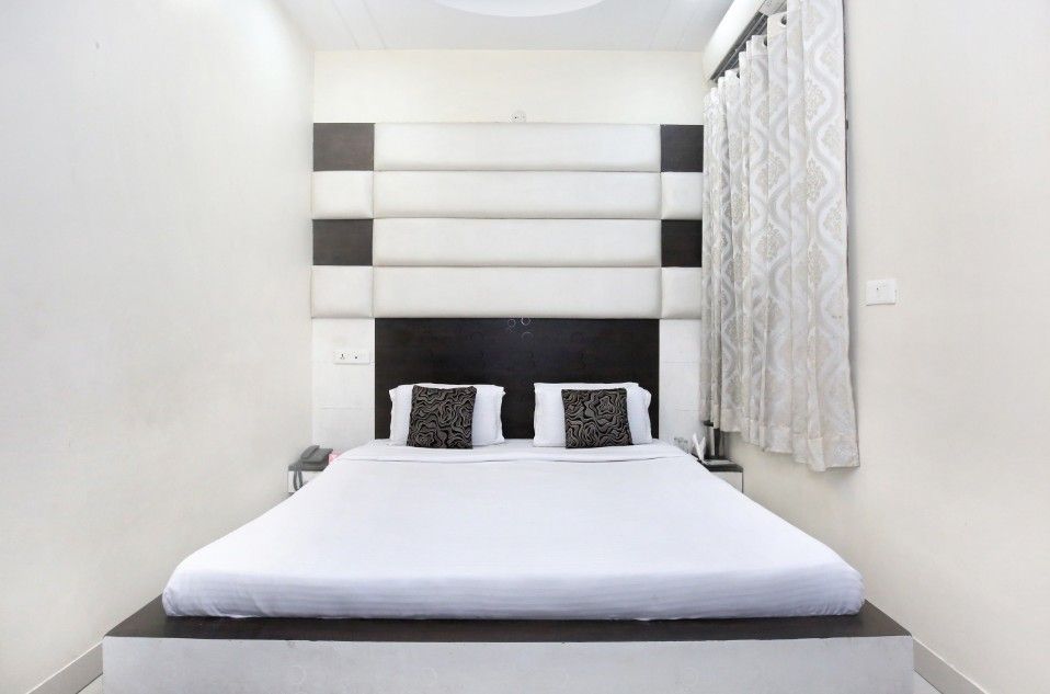 Hotel Nayyar Standard Room 4