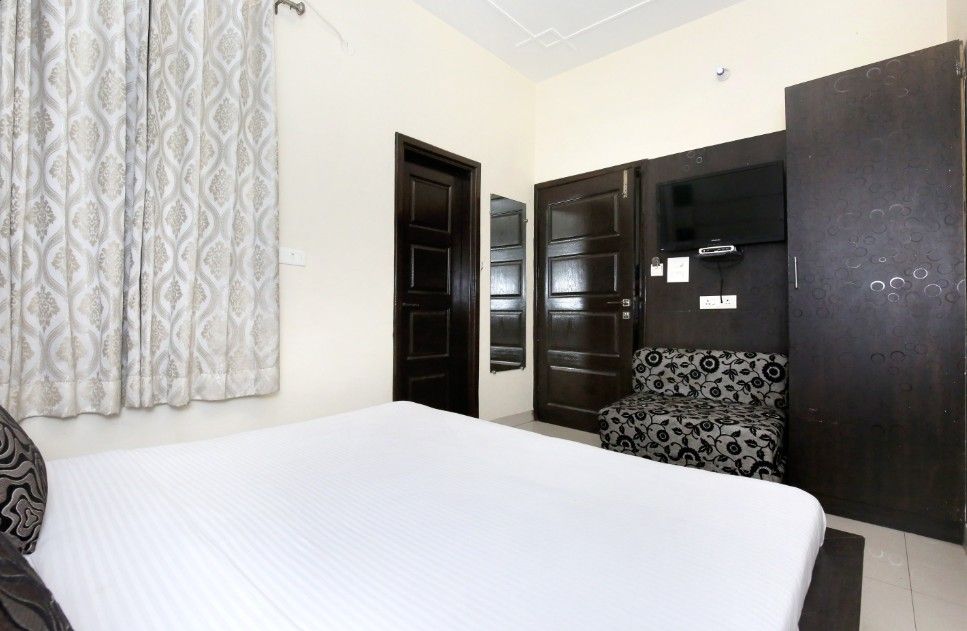 Hotel Nayyar Standard Room 3