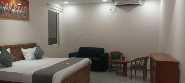 AADHYA HOTEL & ADHIRA RESTAURANT Standard Room 3