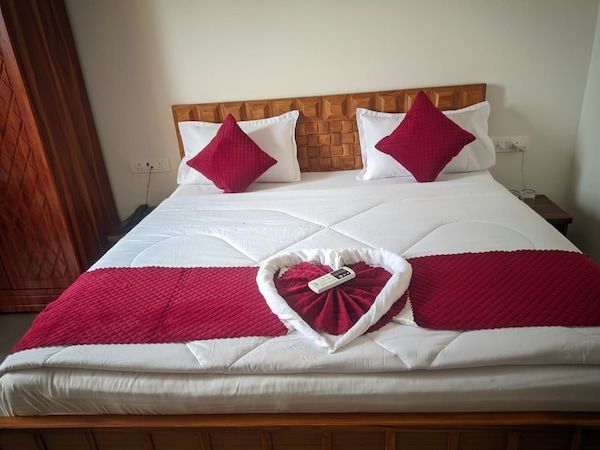 AADHYA HOTEL & ADHIRA RESTAURANT Standard Room 2