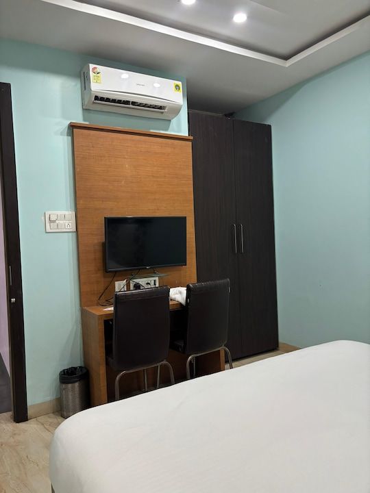 Hotel Shiv Chaya Deluxe Room NON AC 4