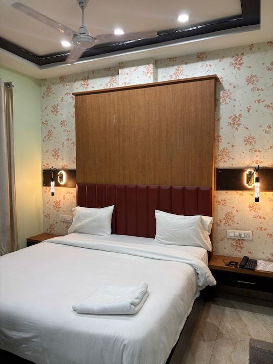 Hotel Shiv Chaya Deluxe Room NON AC 5