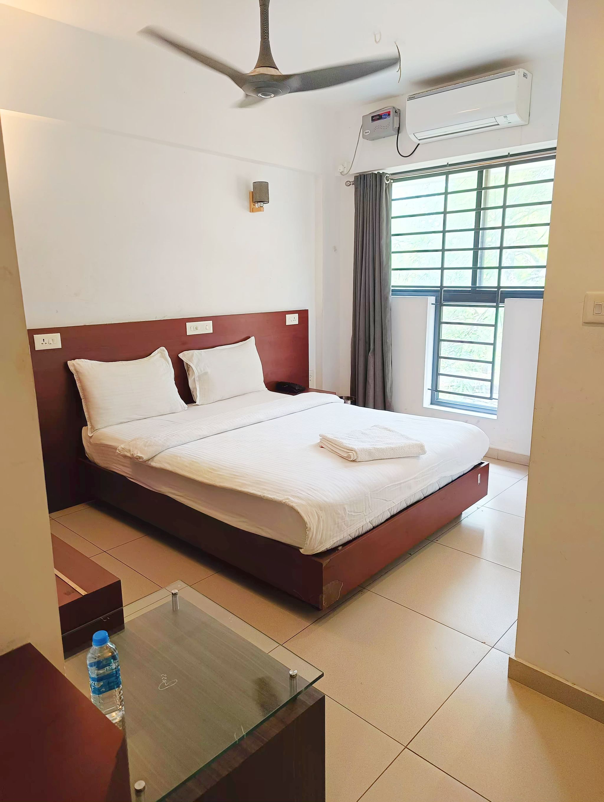 FOUR SQUARES INN Classic Room