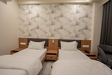 Executive Twin Bed Room