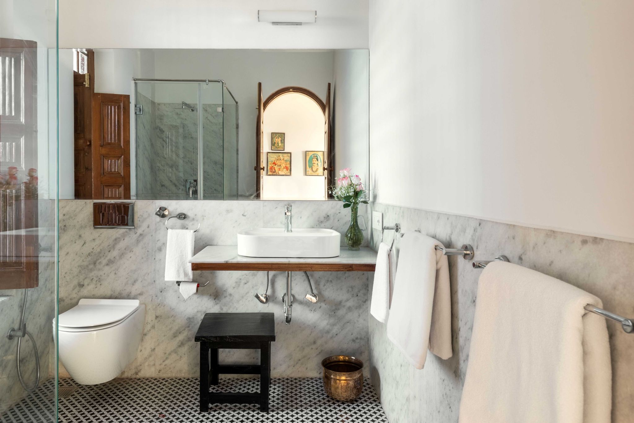 Heritage Classic - Room with king bed and balcony